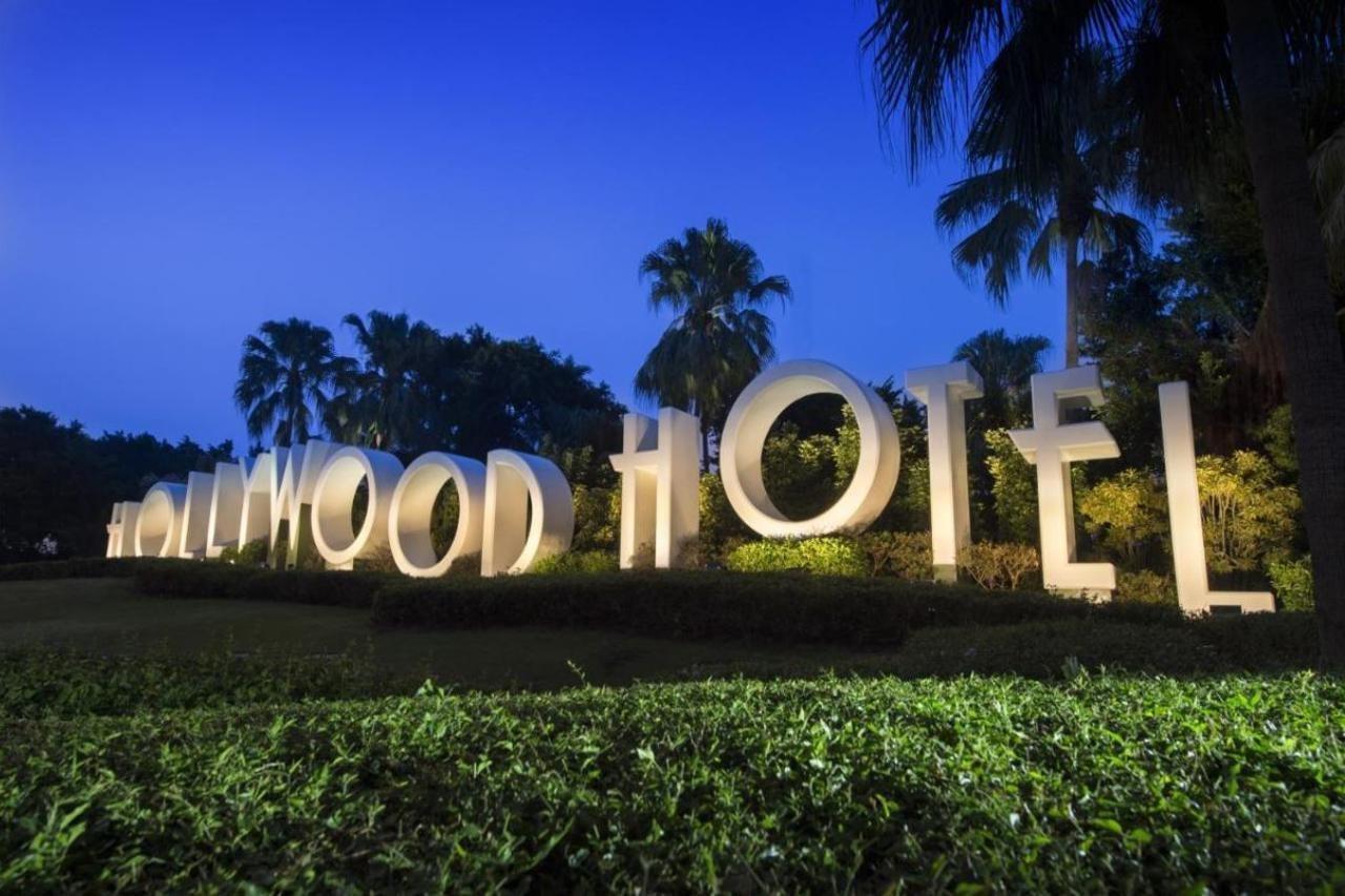 Disney'S Hollywood Hotel Hong Kong Exterior photo